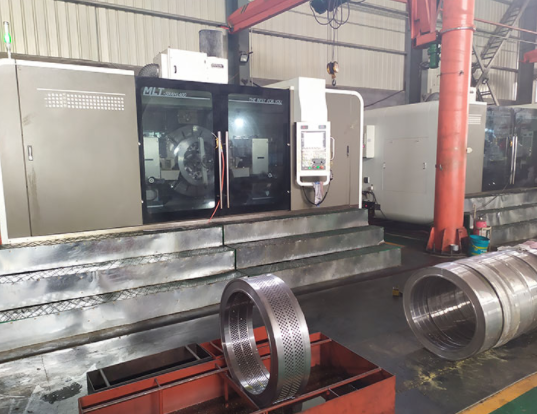 External Toggle System & Vacuum-Quenched Molds.png