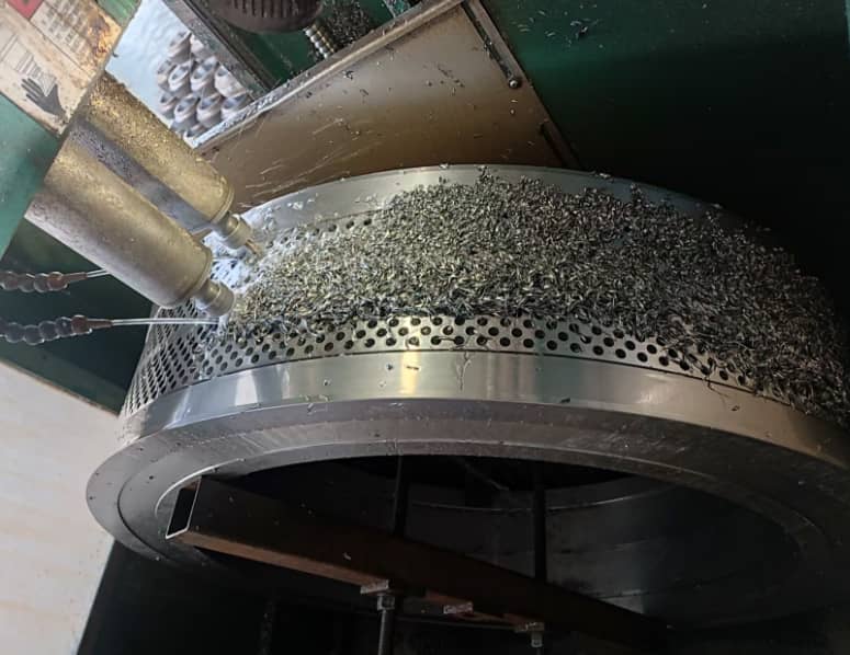 External Toggle System & Vacuum-Quenched Molds.png